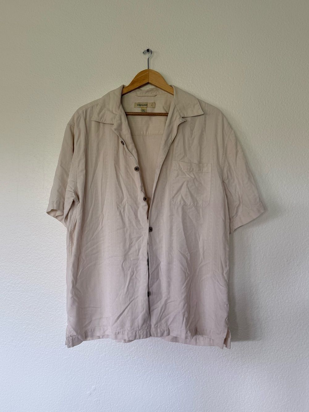 Men's white silk Short-Sleeve Casual Button-Up shirt